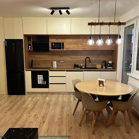 New 2 Bedroom By The Airport - Free Parking Apartment Bratislava