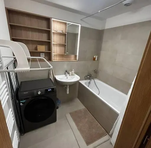 New 2 Bedroom By The Airport - Free Parking Apartment Bratislava