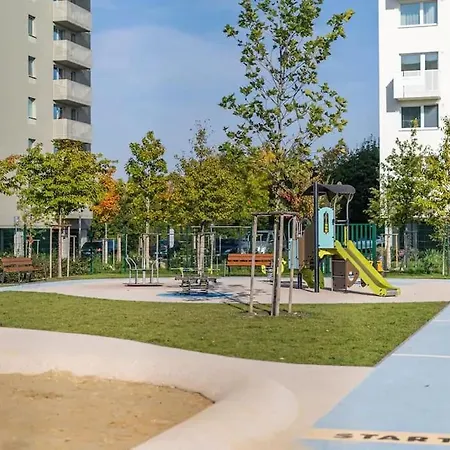 New 2 Bedroom By The Airport - Free Parking * 브라티슬라바