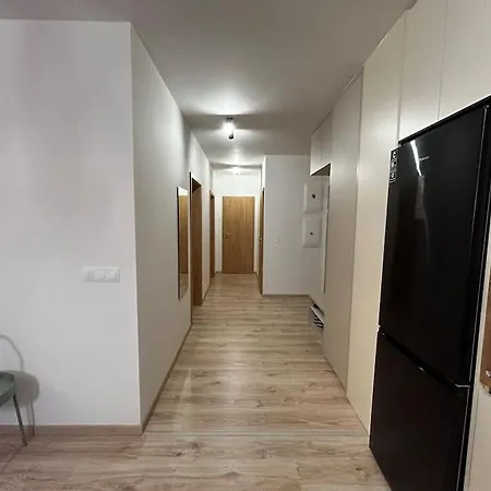 New 2 Bedroom By The Airport - Free Parking *